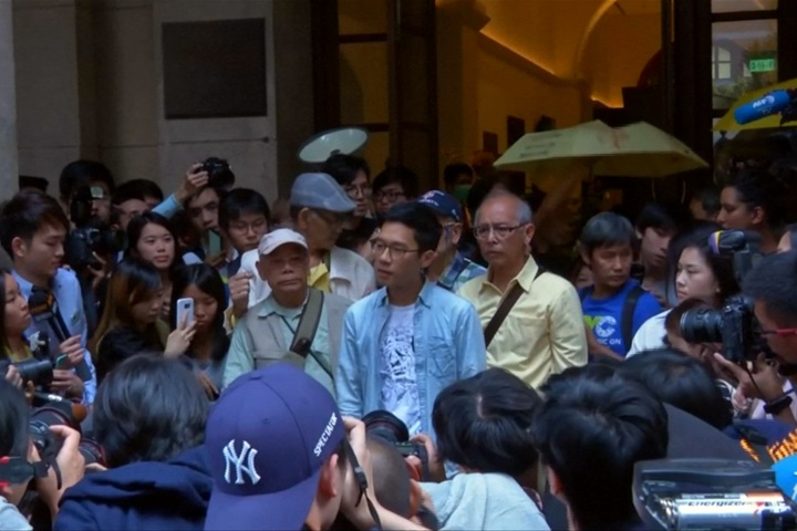 香港佔中運動領袖 黃之鋒、羅冠聰獲交保