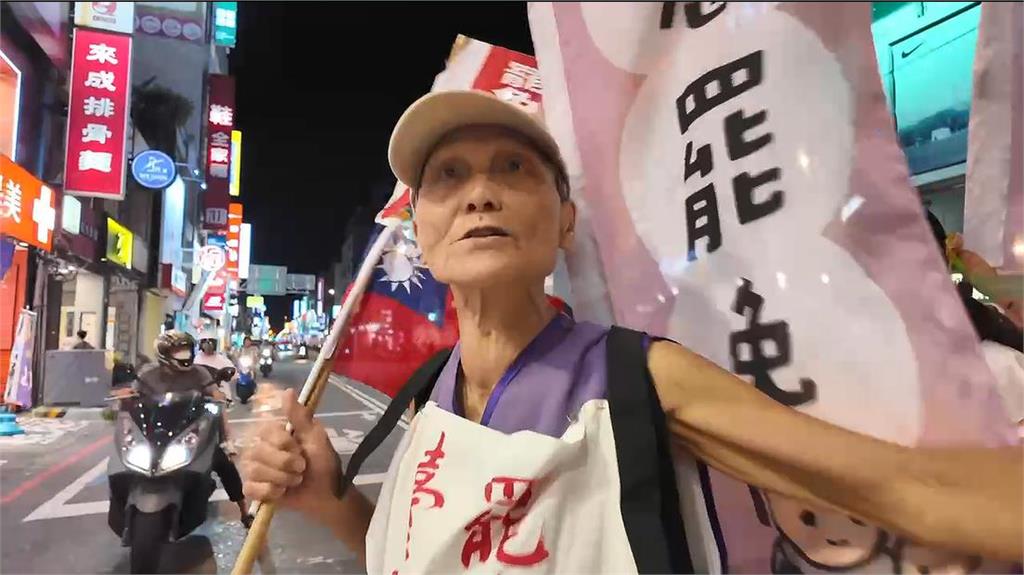 快新聞／傅崐萁今晚回防花蓮市區掃街　隊伍正面遇葉霸嗆「大罷免大成功」