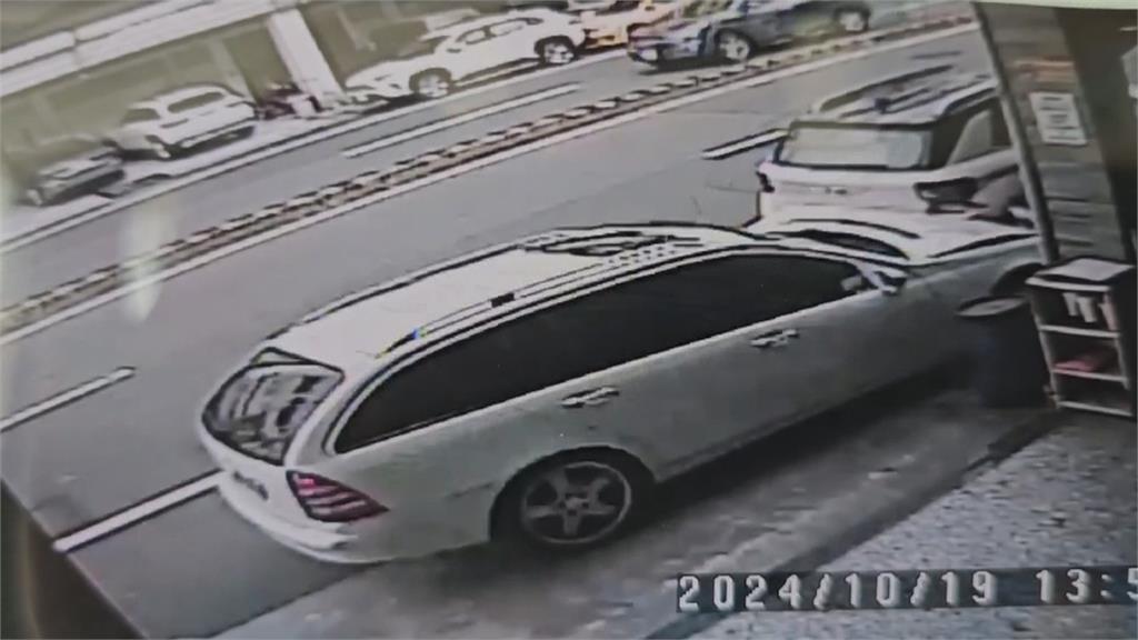 台南女剛牽新車2週被撞2次　衰到發文問：有人跟我一樣嗎？