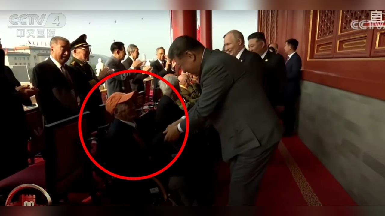 習近平握手人瑞竟是「國民黨抗日老兵」!出席九三閱兵「天安門城樓」觀禮