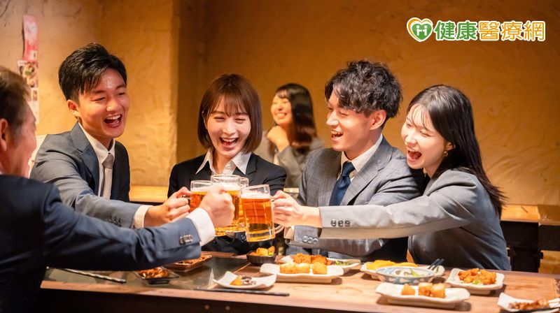 被勸酒先考量心臟健康!醫列酒精4大影響 宿醉期風險更高