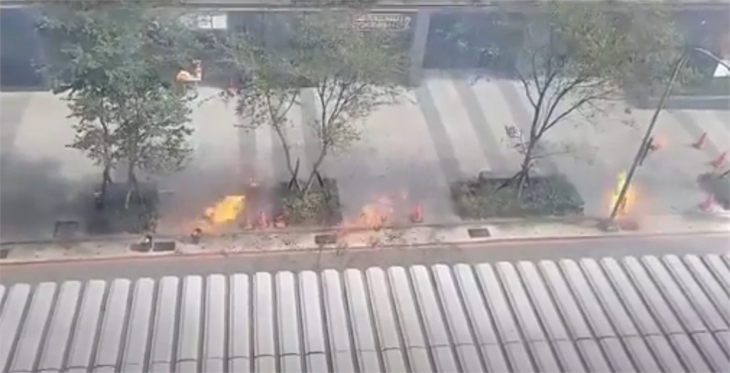 開工放鞭炮害水溝竄火　桃園消防局將開罰