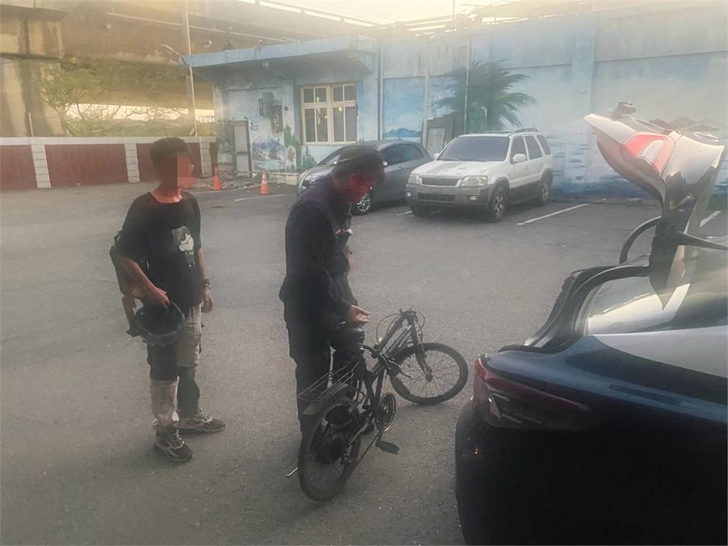 單車少年臉色蒼白衝派出所求助　大園警及時伸援