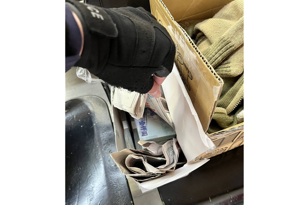 懷抱重物路旁徘徊　警眼尖成功攔截愛情陷阱百萬現金