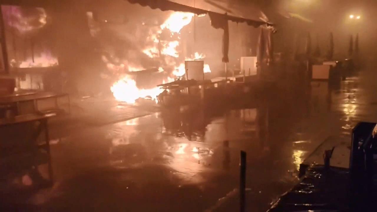 馬公北辰市場凌晨大火 6攤位被燒毀攤商焦急