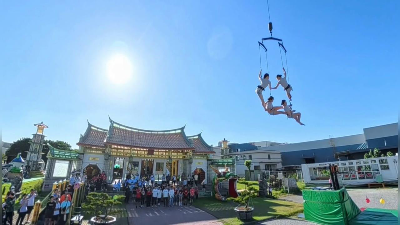 玻璃媽祖廟「台灣護聖宮」高空特技表演震撼全場！胡瓜「抖胸舞」變成「抖肚舞」
