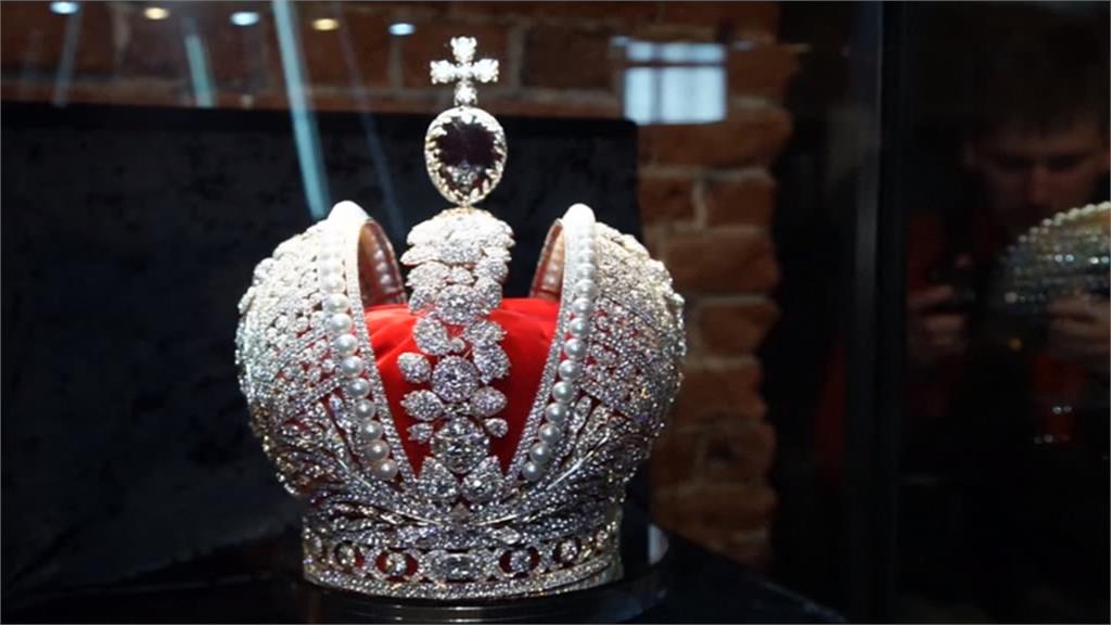 比真品還奢華！俄羅斯「帝王皇冠」復刻版使用大量珠寶