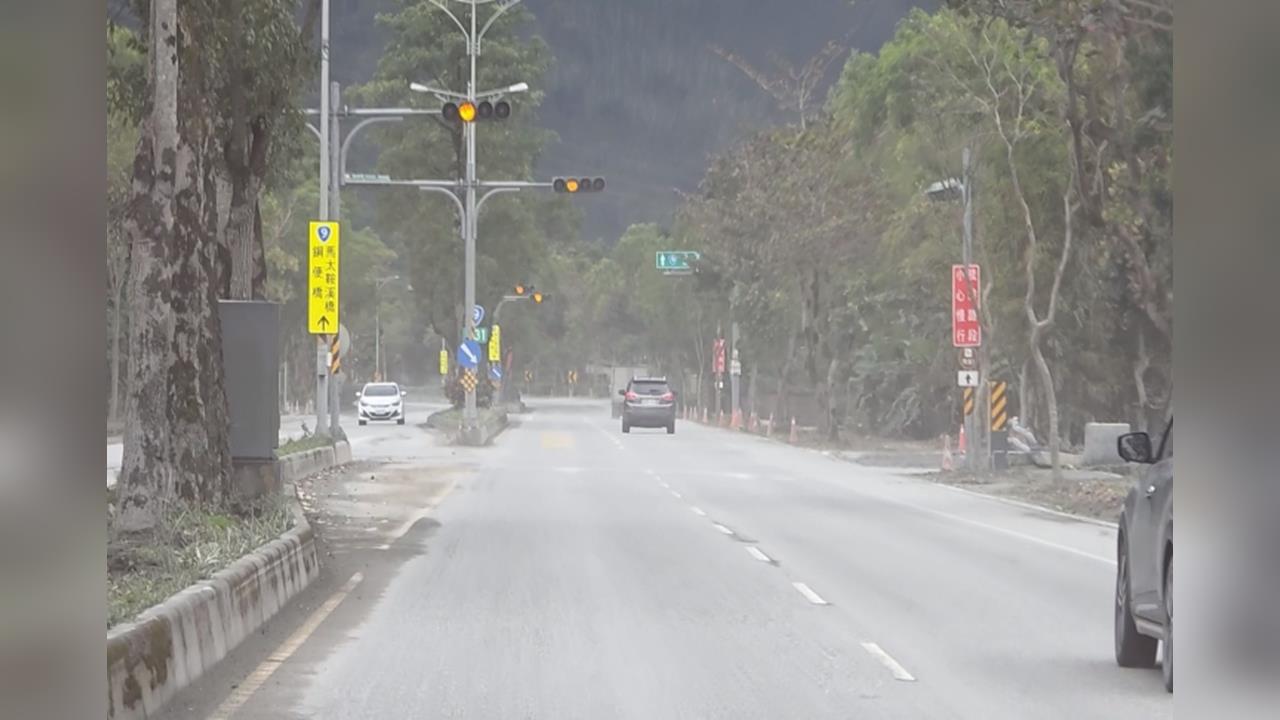 馬太鞍溪疏濬堤防工程！　砂石車進出「揚沙塵」惹議