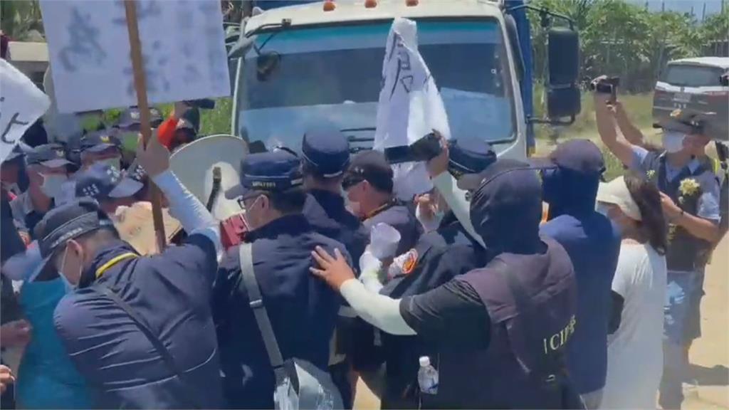 台南北門反太陽光電廠抗爭　數波警民衝突、推擠　5人遭送辦