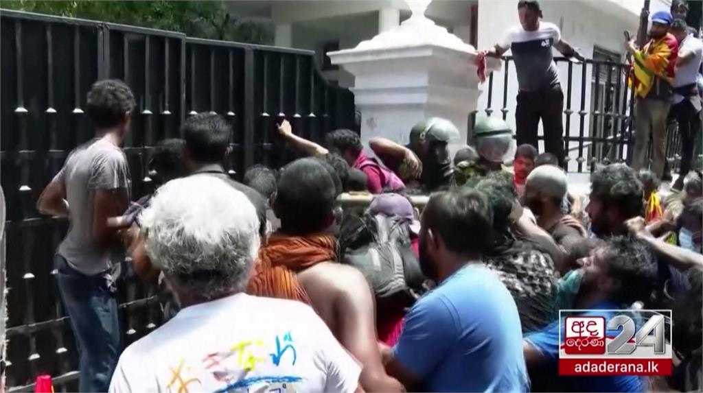 軍方出動鎮壓示威 斯里蘭卡宣布全國宵禁