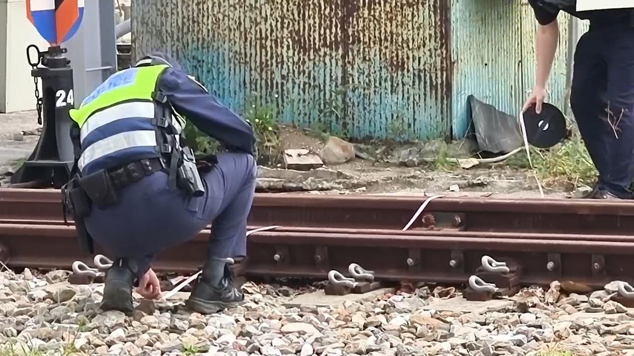 最新／台鐵員工墜軌！遭列車撞擊　送醫後宣告不治