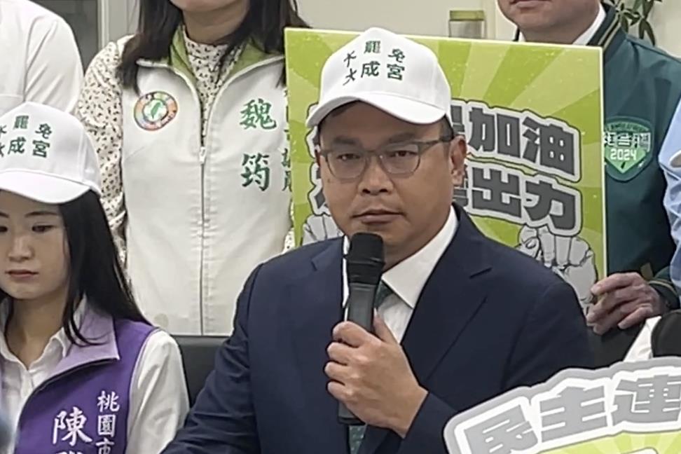 快新聞／助陣大罷免！綠桃園議員成立「民主連署站」　協助收取全台罷免書