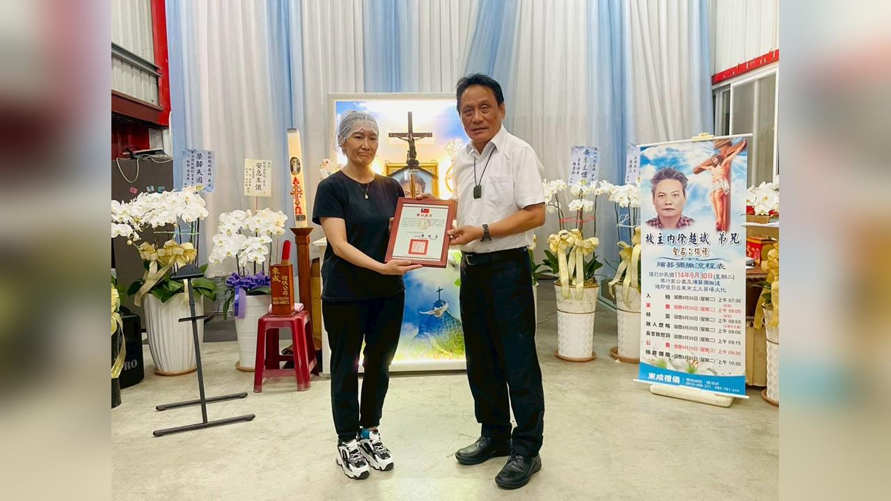 原住民族委員會曾主任委員追頒徐超斌醫師二等原住民族獎章 表彰偏鄉醫療典範貢獻