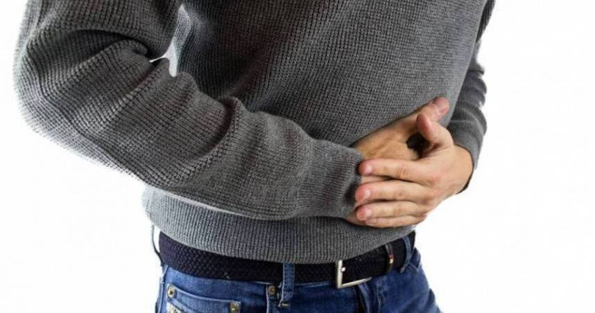 血便半年誤認痔瘡！檢查竟是直腸腫瘤　醫：3症狀快尋求腸胃科