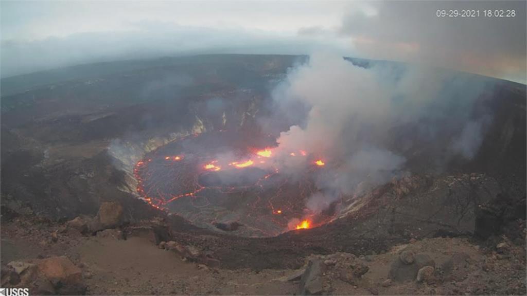 夏威夷大島火山爆發　滾燙岩漿如噴泉湧出
