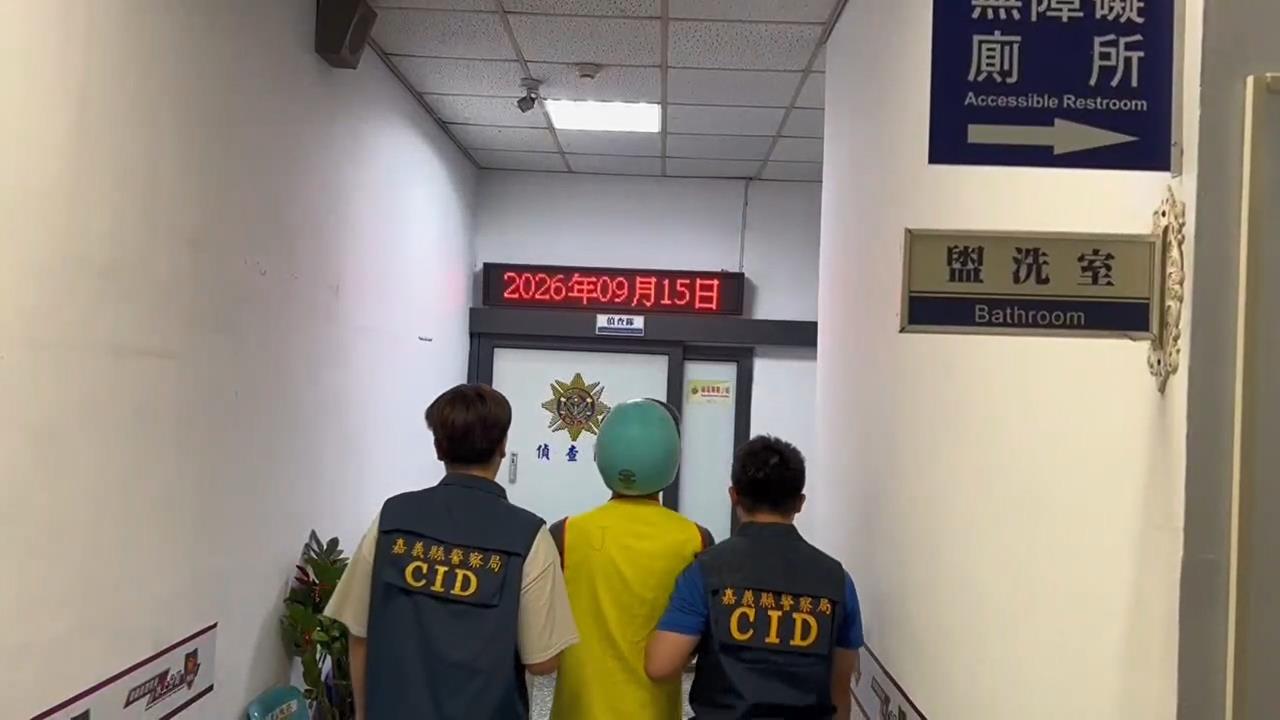快新聞／逆子弒父？嘉義翁「胸口中刀」倒臥血泊　妻嚇腿軟