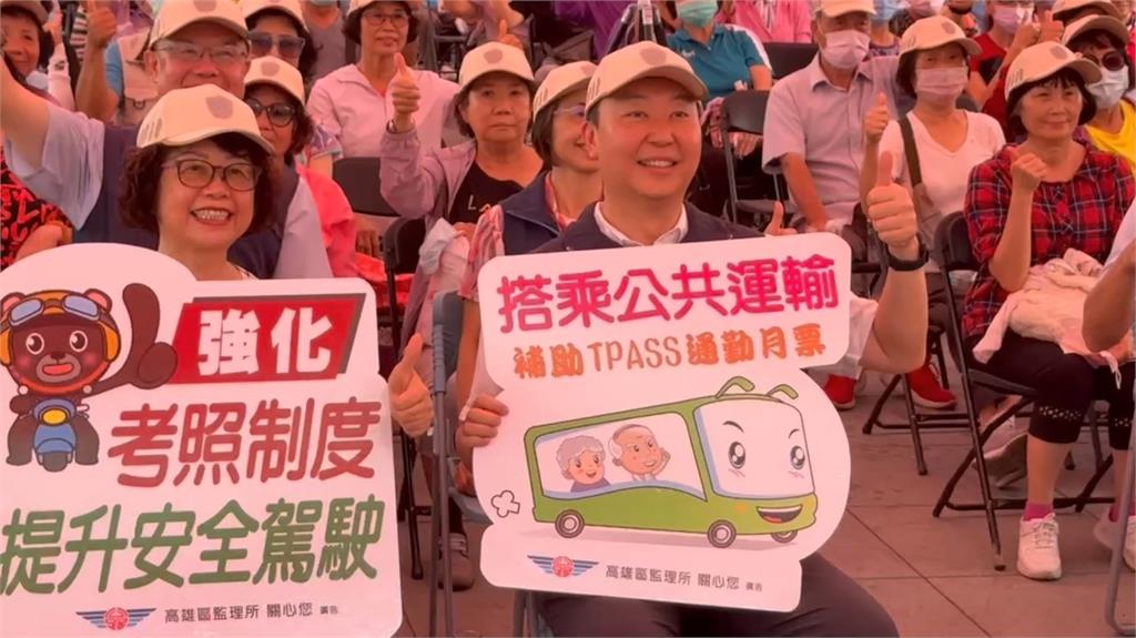 陳世凱跟台東長輩「博感情」 換照年齡下修至70歲