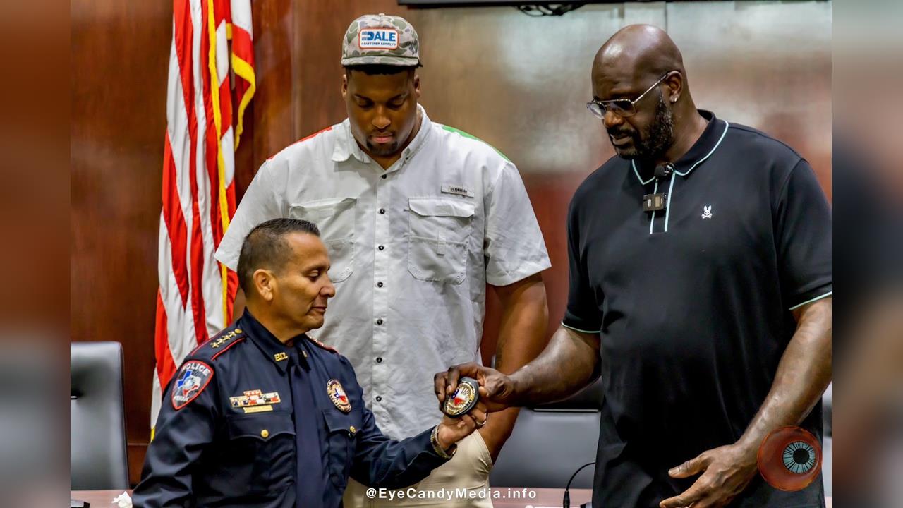 NBA(影)／身高221公分巨漢不打籃球堅持當警察！名人堂傳奇「俠客」資助他圓夢