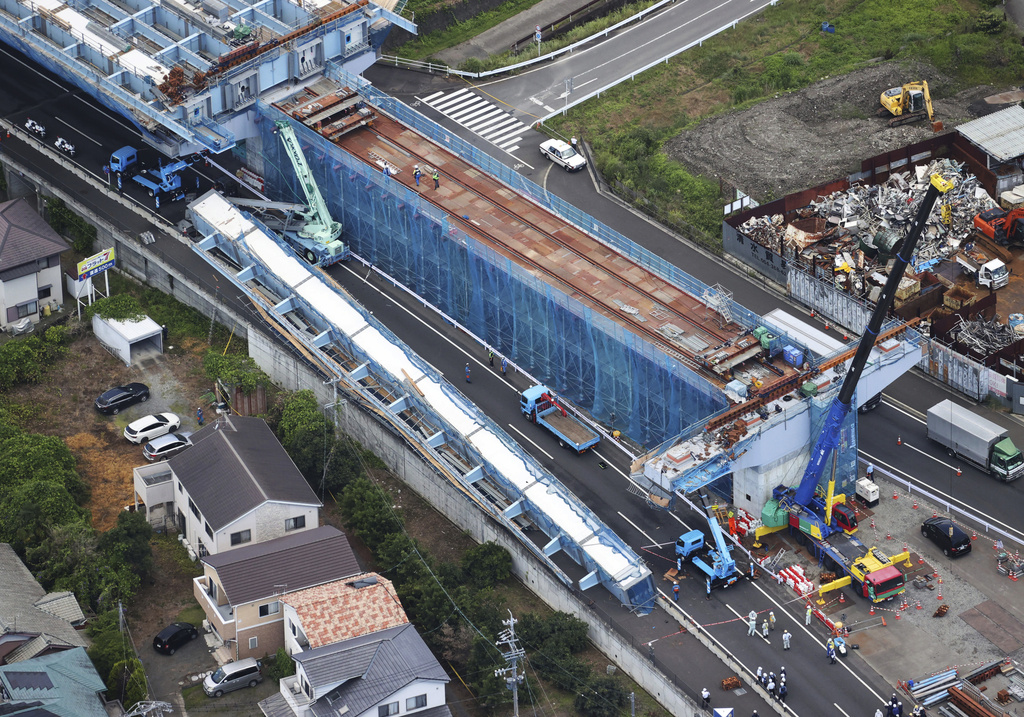 為解決交通阻塞！靜岡高架繞道工程意外　50米長橋面倒塌2死6傷