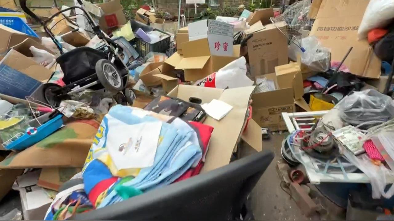 彰化和美惡鄰垃圾堆成山 環保局已多次開罰 屋主仍未改善