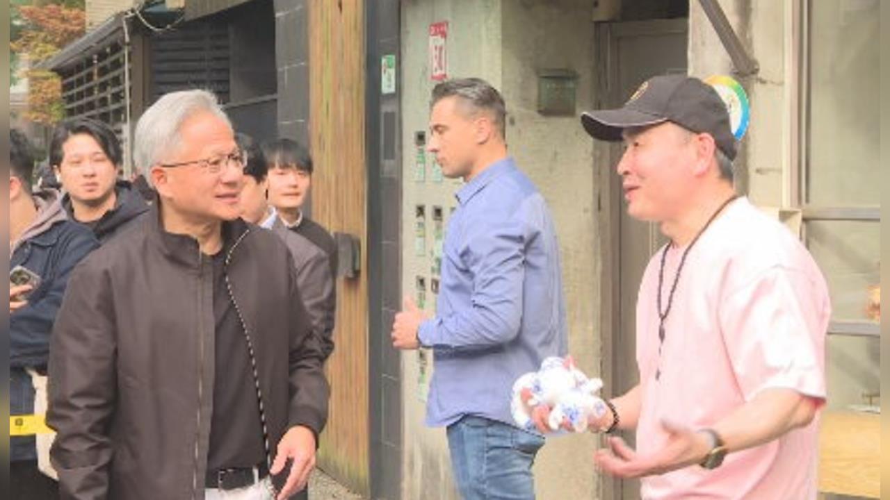 快新聞/黃仁勳來台首站先剪髮!髮廊老闆送兔子公仔盼帶來好運