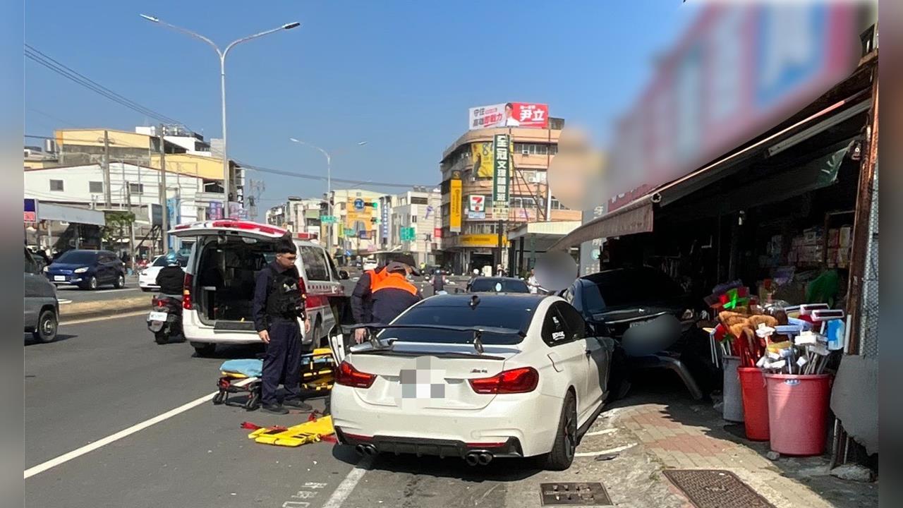 快新聞／又是酒駕出事！23歲男喝茫失控「連撞路邊11車」　現場慘況曝光了