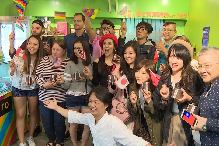 忘不了台灣!世大運選手重遊台灣搭貓纜