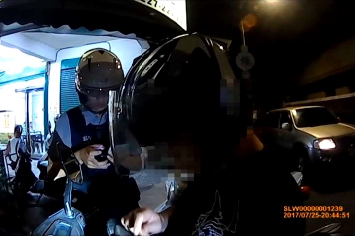 毒蟲抓寶被警開單 竟意外發現皮夾帶毒！