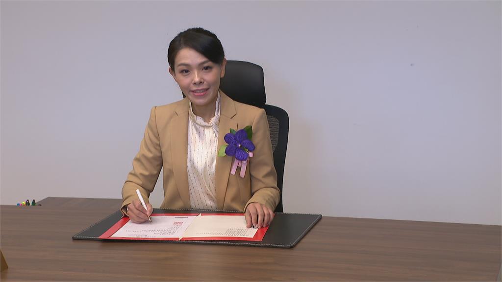 高虹安宣誓就職新竹市長　「勇敢面對」助理費爭議案