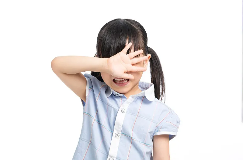 狼父偷拍女兒洗澡如廁7年 惡行曝光大言不慚:「有經過妻子同意」