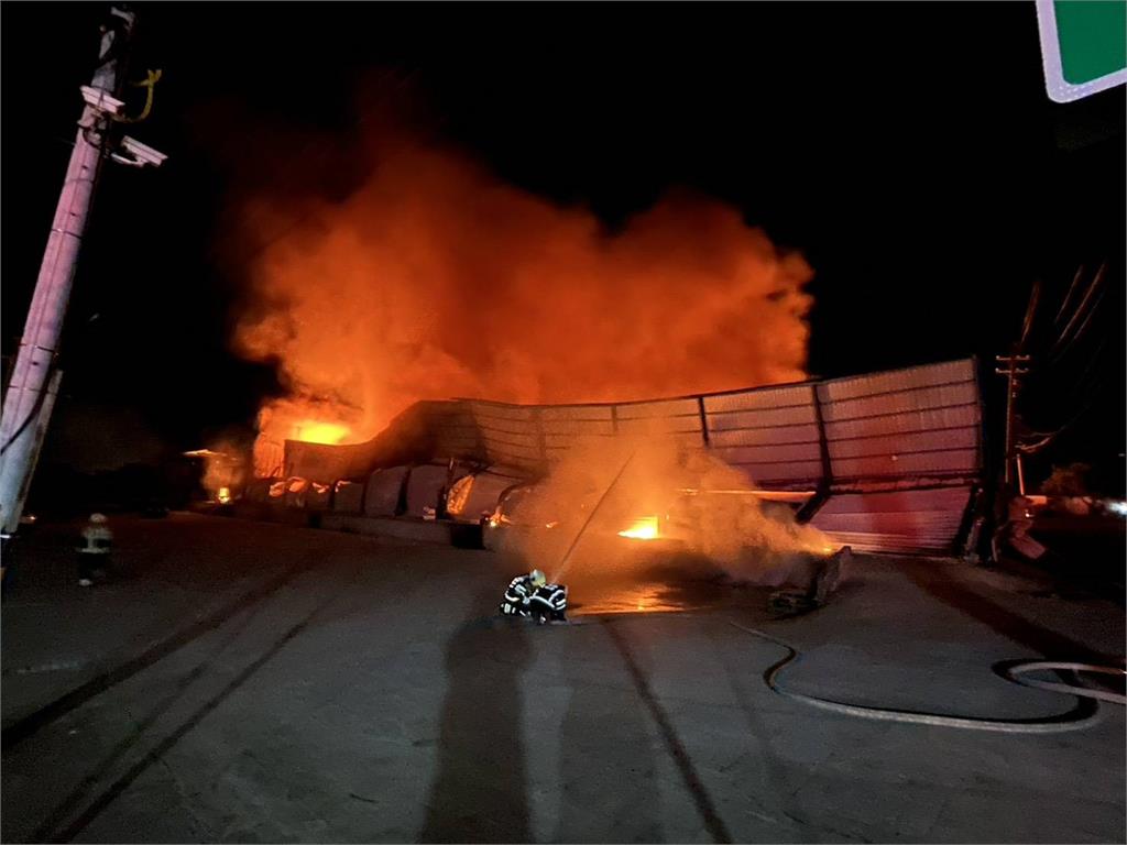 桃園千坪倉儲陷火海傳爆炸聲　２間物流電商貨全燒光