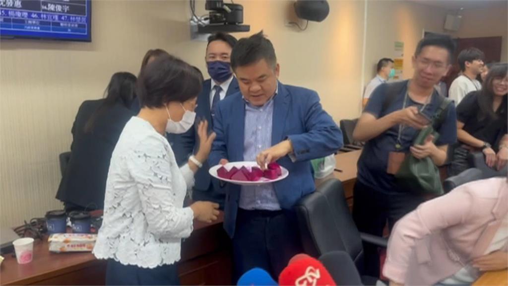 藍控囚禁議事人員告「強制罪」　綠反控派助理監控