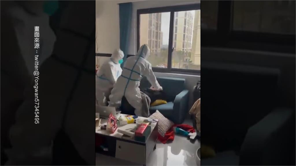 中國方艙醫院一堆空床　防疫員粗暴拉人去填艙