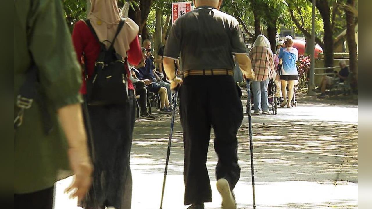 藍白通過65歲↑免健保費！網點名「1族群免繳」才是真德政　網力挺：值得