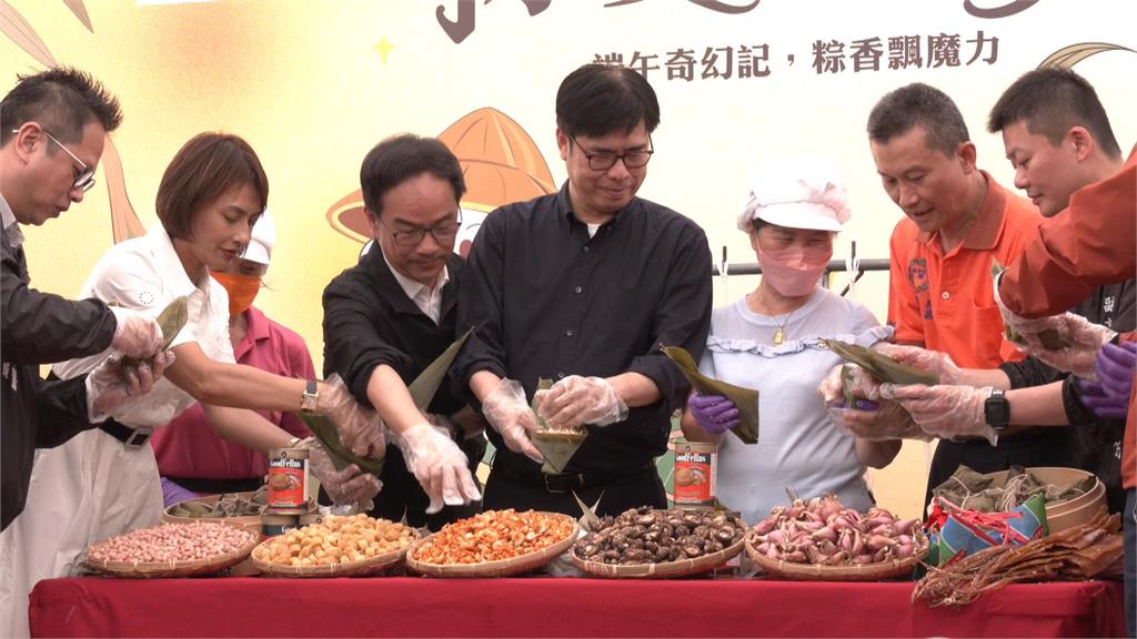參加封街包粽活動　陳其邁開戰「北部粽只能算3D油飯」