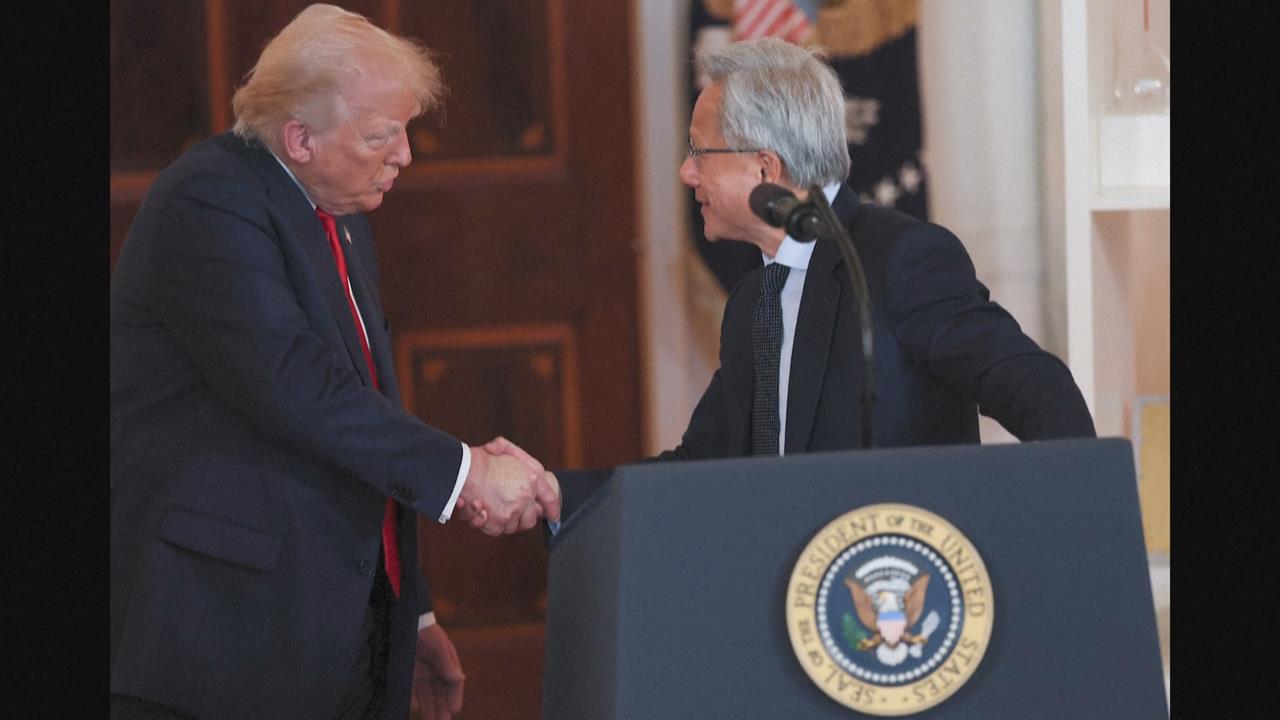 黃仁勳訪中首站抵上海 外媒傳中企獲准買H200