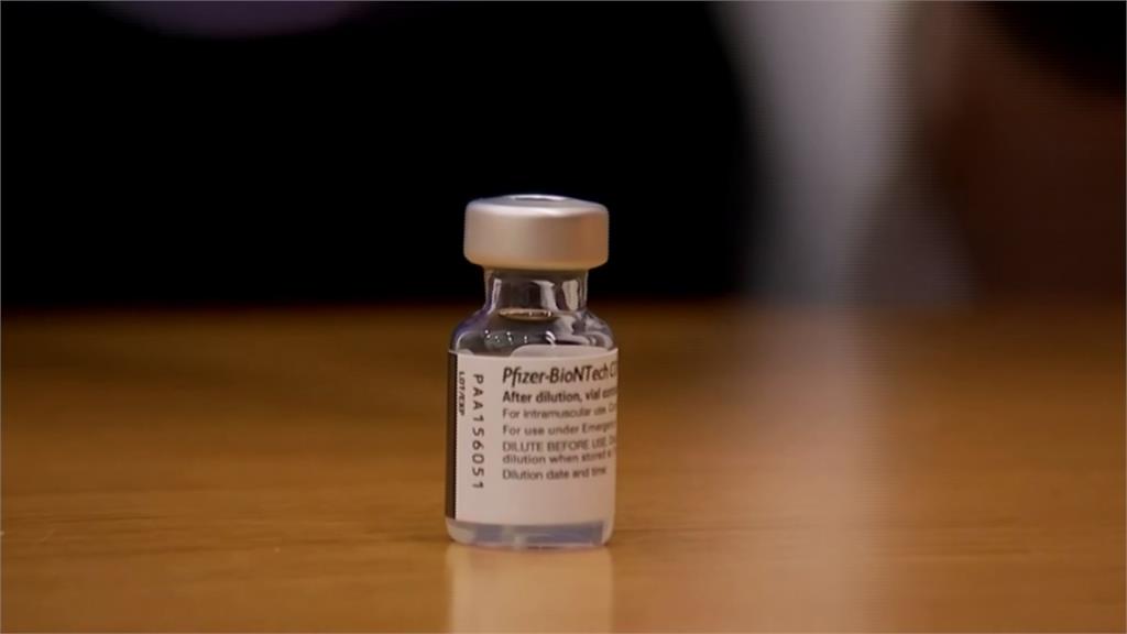 首批輝瑞疫苗抵達全美 醫護人員率先接種