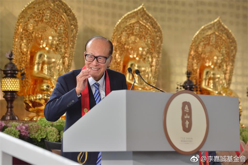 李嘉誠旗下公司擬向美國財團出售43座港口 香港特首這樣回應