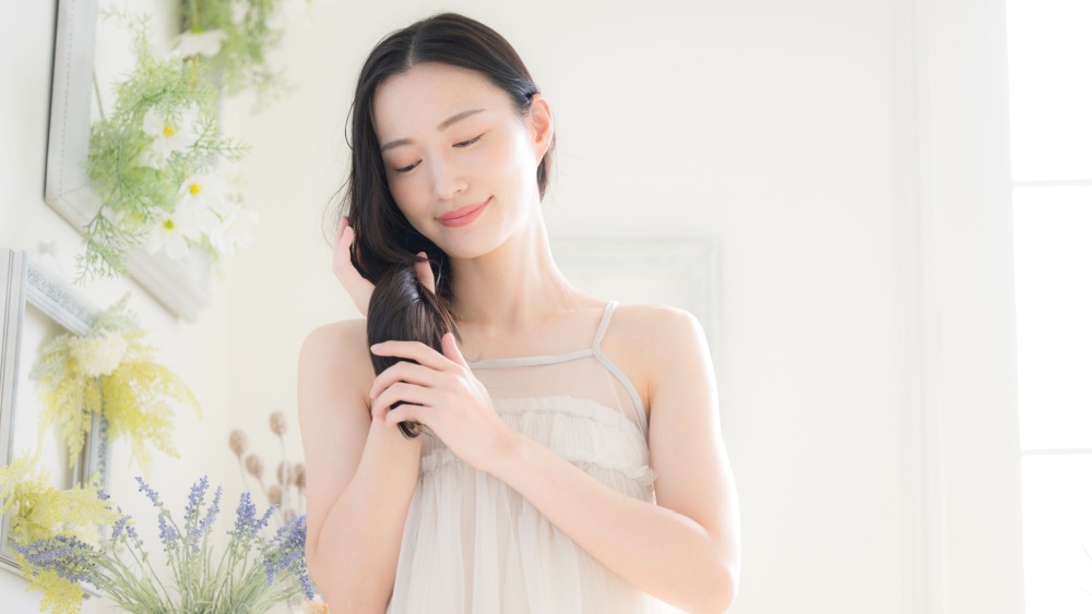 頭髮柔順 ≠ 頭皮健康! 專家:想養出強韌髮絲,5大護髮措施每天都要做
