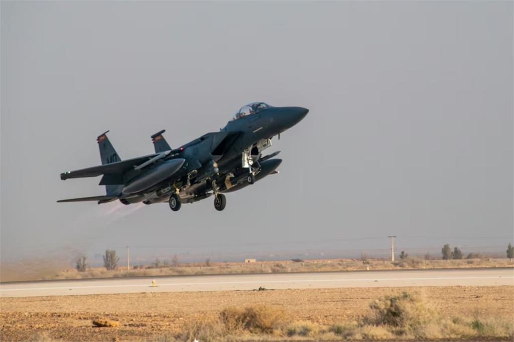 距離美軍基地只剩2分鐘！卡達F-15急升空　擊落伊朗2架轟炸機