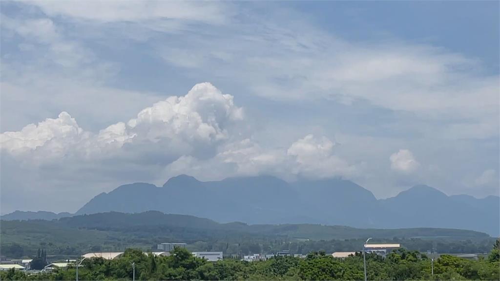 台東有仙島 民眾捕捉都蘭山漂浮海面奇景 民視新聞網