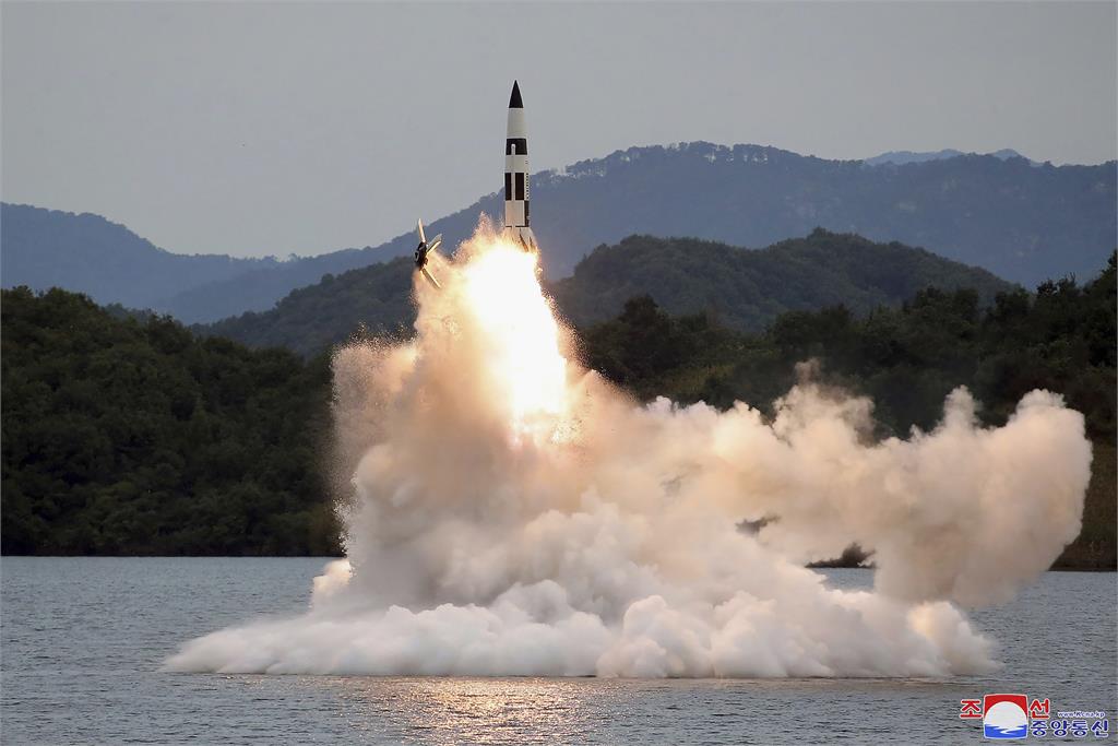 快新聞／南韓參謀本部：北朝鮮下午4時朝東、西海域發射80枚砲彈