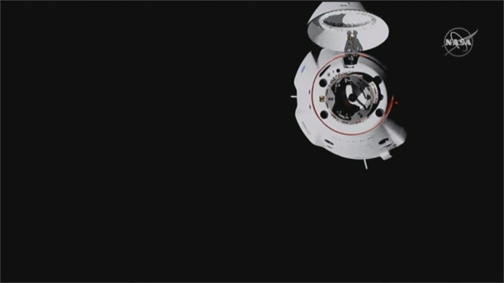 自動飛行27小時  SpaceX飛龍號成功對接國際太空站