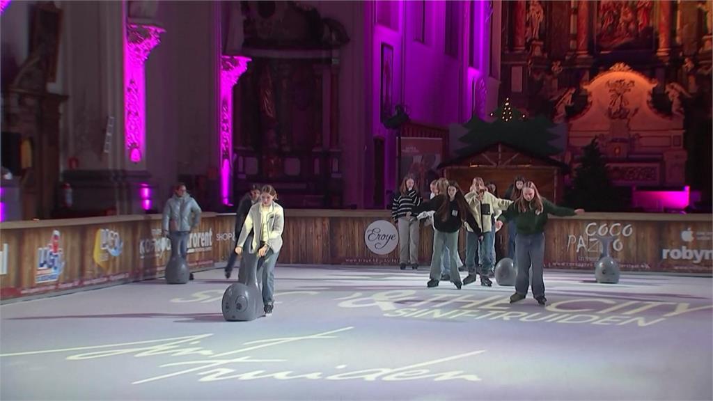 比利時小鎮耶誕溜冰場顛覆傳統　搬進廢棄巴洛克教堂濃濃節日味