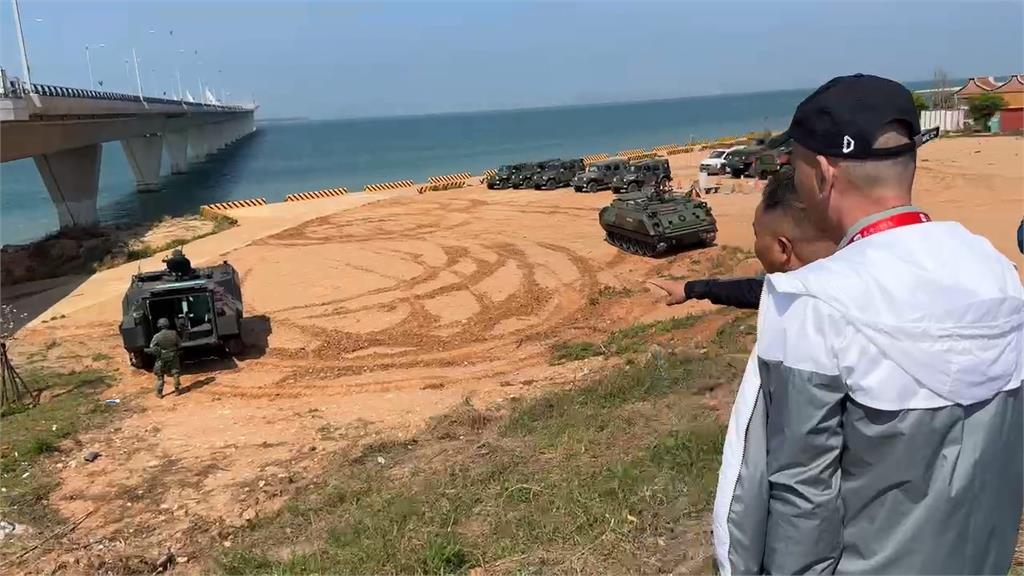 小金門砲聲轟隆！金防部戰車火砲操演　吸引軍事迷蹲點搶拍