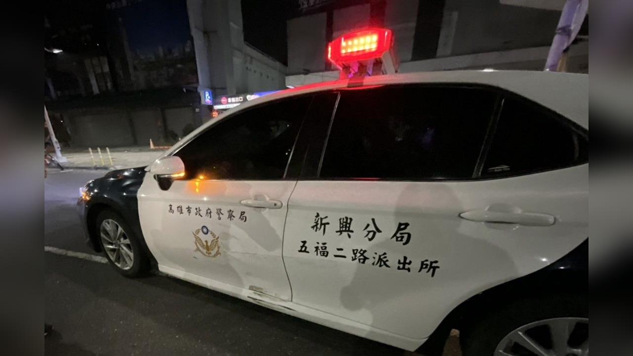 快新聞／高雄騎士深夜蛇行撞警車竟肇逃　遭逮後情緒激動辯身體不適