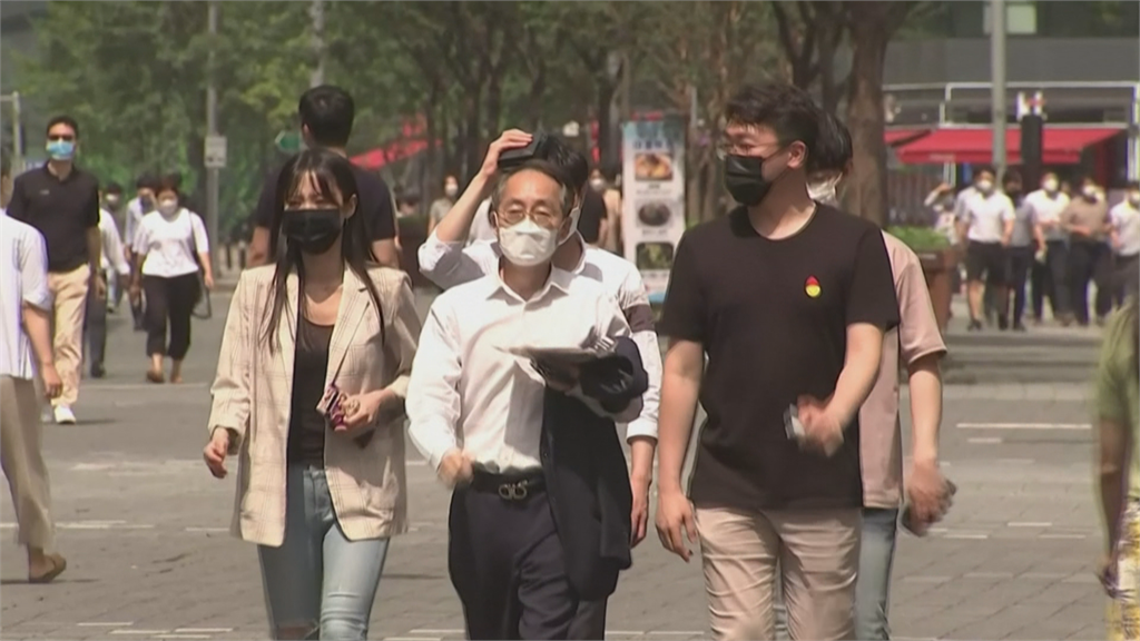 疫情反撲！首爾全面強制戴口罩  「三級防疫」商家違規勒令停業2週