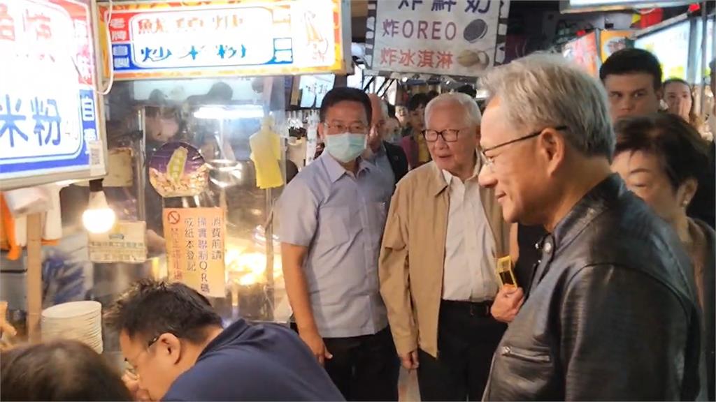 快新聞／超罕見！　張忠謀與黃仁勳、林百里一起逛「寧夏夜市」