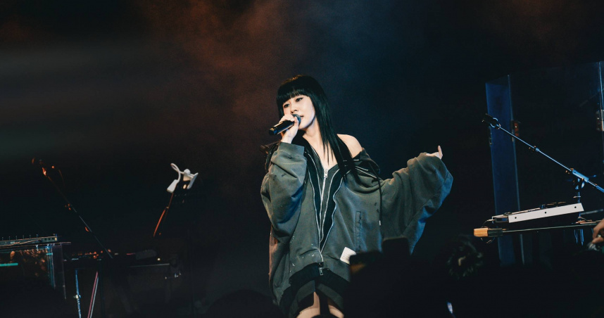 白安夥伴摔斷鎖骨　要求歌迷做這事「有沒有很討厭」