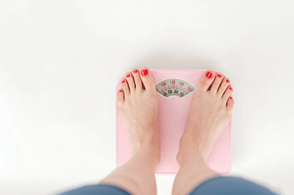 1天胖2公斤可能嗎？營養師揭體重浮動「8原因」曝正確量法